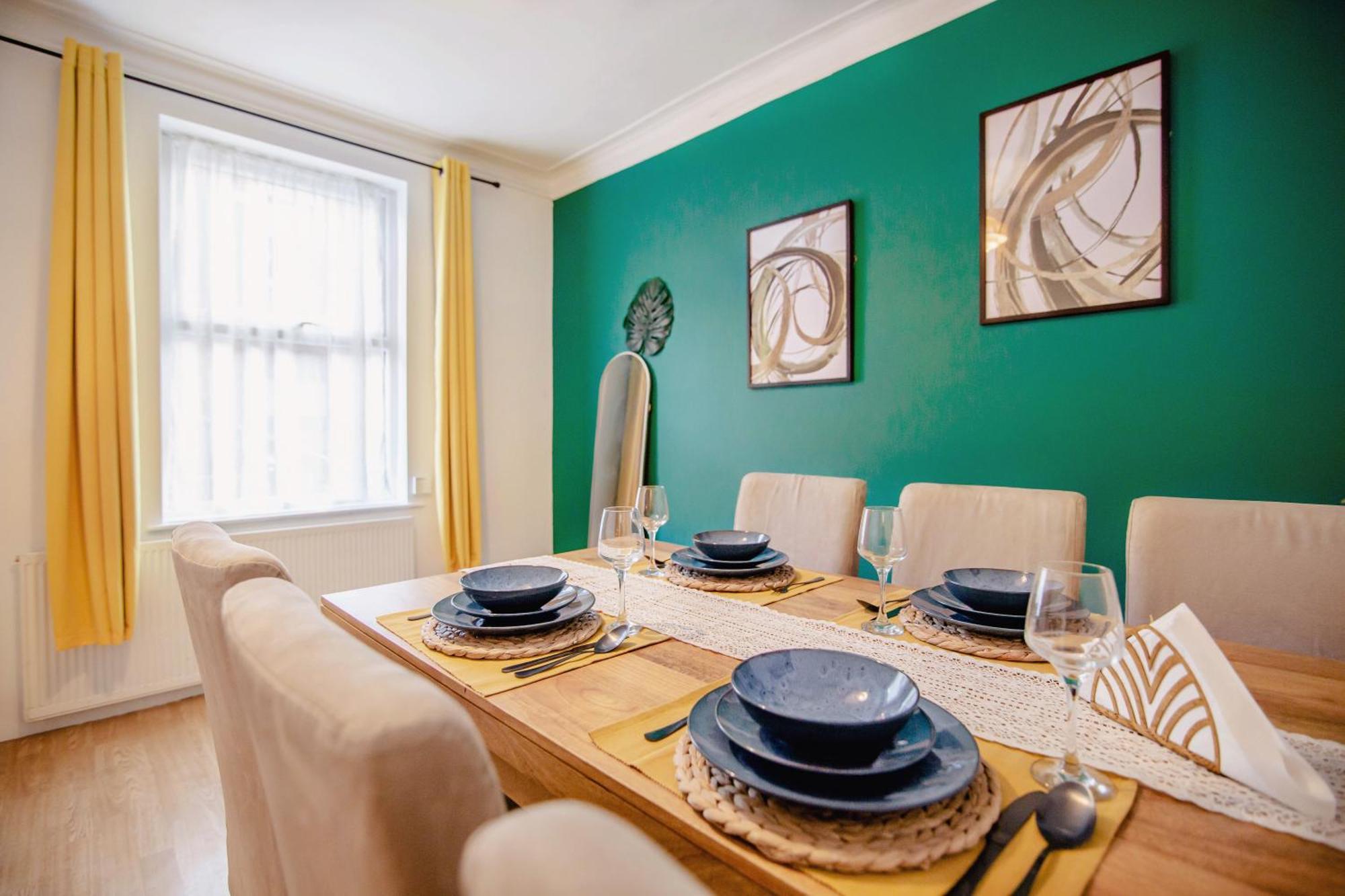 Holiday home Urban Retreat Oasis Free Parking 13ppl *