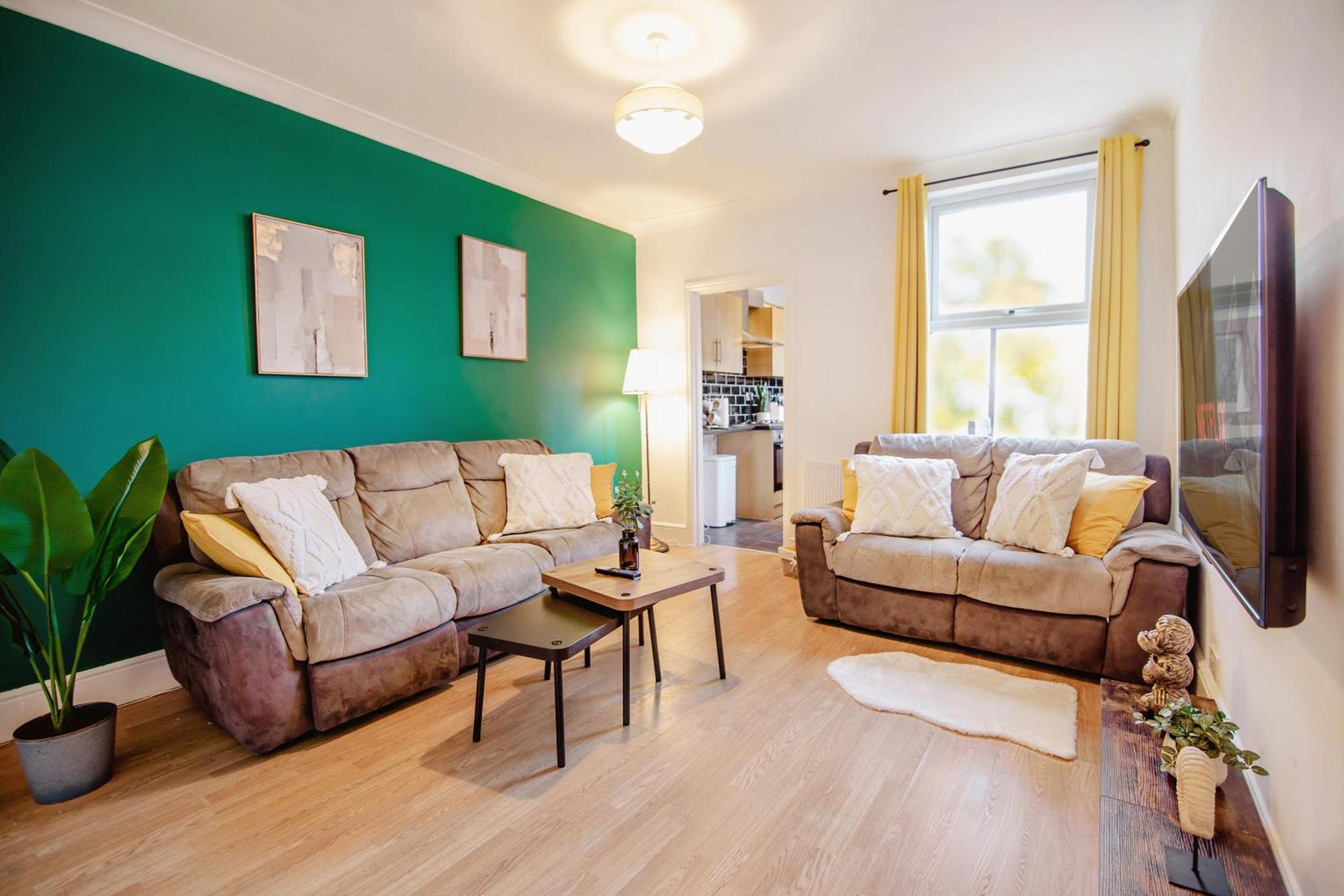 Urban Retreat Oasis Free Parking 13ppl Holiday home Sheffield