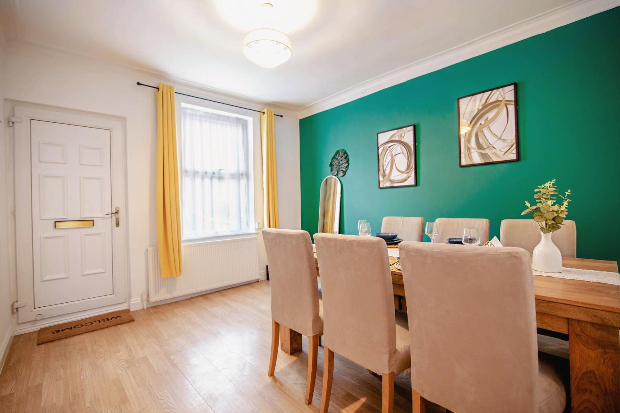 Holiday home Urban Retreat Oasis Free Parking 13ppl